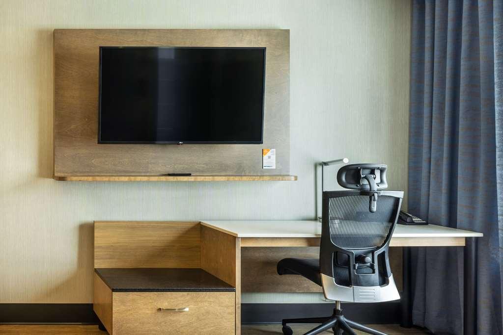 Quality Inn & Suites Levis Room photo