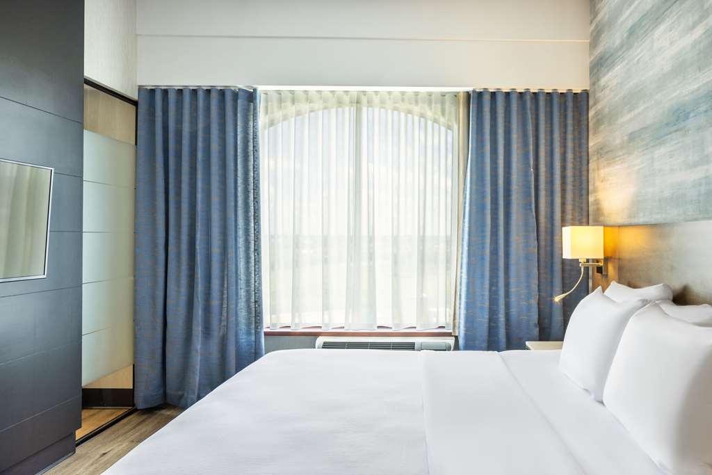 Quality Inn & Suites Levis Room photo